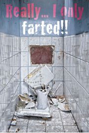 Toaleta - Tylko Pierdnem - zabawny plakat