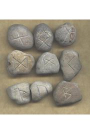 Kompletny futhark anglosaksoski (modszy) - z kamieni batyckich