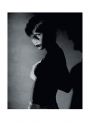 Kobieta ukryta w Cieniu - plakat premium 60x80 cm