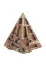 Egipska piramida z miejscami na figurki ludzi