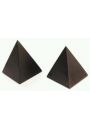 Piramida z czarnego obsydianu, wysoko 5,5-6 cm