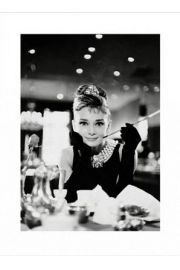 Audrey Hepburn Breakfast At Tiffanys B&W - plakat premium 60x80 cm